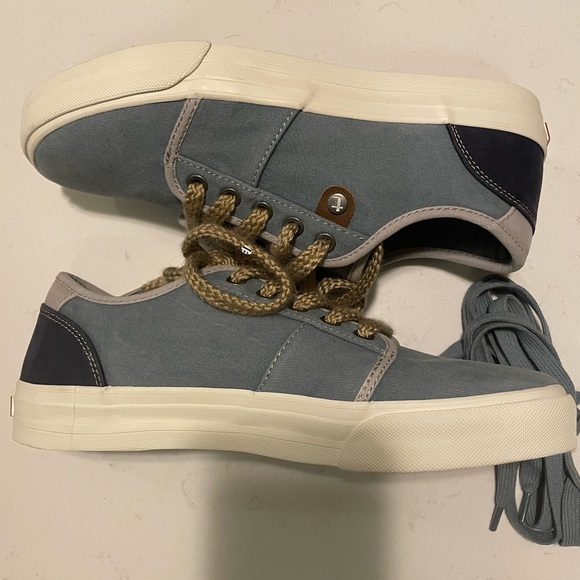 ‘Brand new Taos ‘’Casual Blue Canvas Women’s sneakers Size 7 - Picture 7 of 14